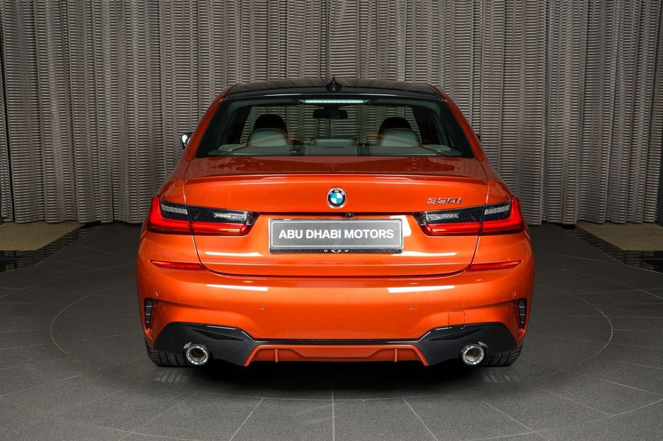 BMW 330i cu optiuni M Performance