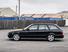 BMW 525i transformat in M5 Touring