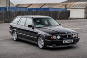 BMW 525i transformat in M5 Touring