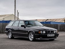 BMW 525i transformat in M5 Touring