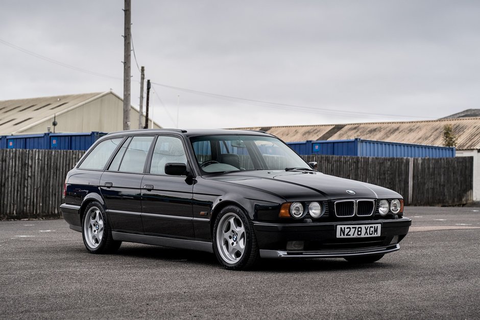 BMW 525i transformat in M5 Touring