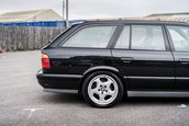 BMW 525i transformat in M5 Touring