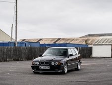 BMW 525i transformat in M5 Touring