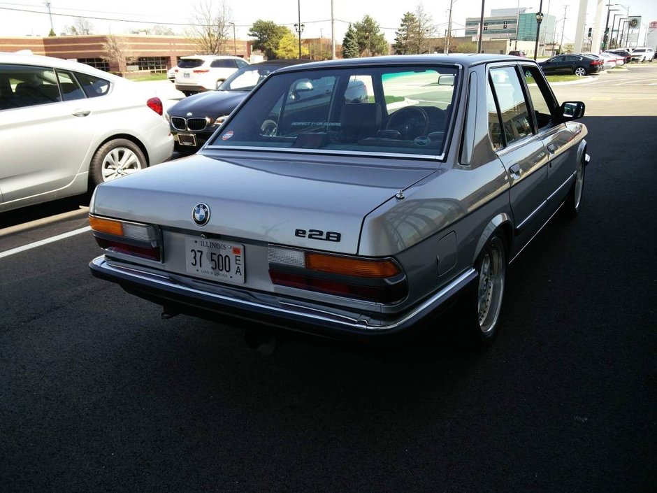 BMW 528e cu motor de Corvette