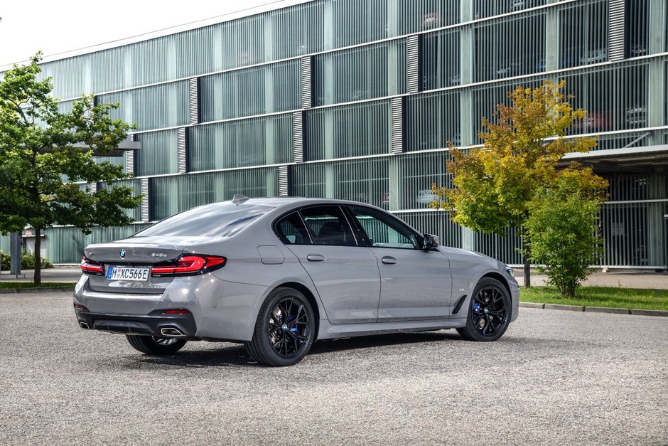 BMW 545e xDrive Sedan