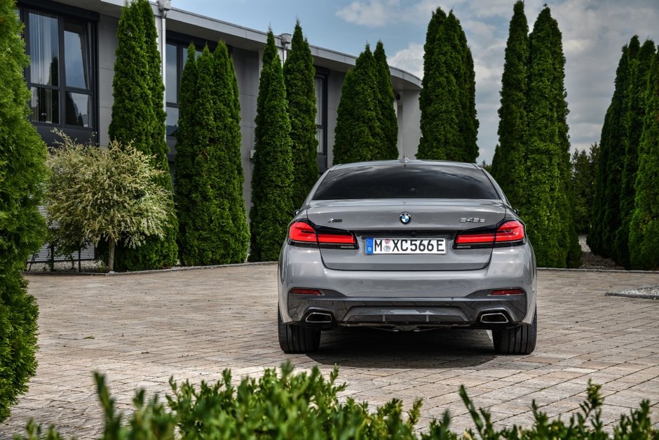 BMW 545e xDrive Sedan