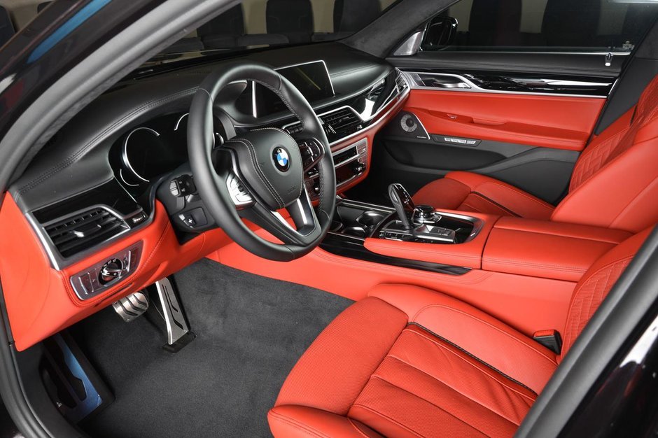 BMW 730i in Ruby Black Metallic