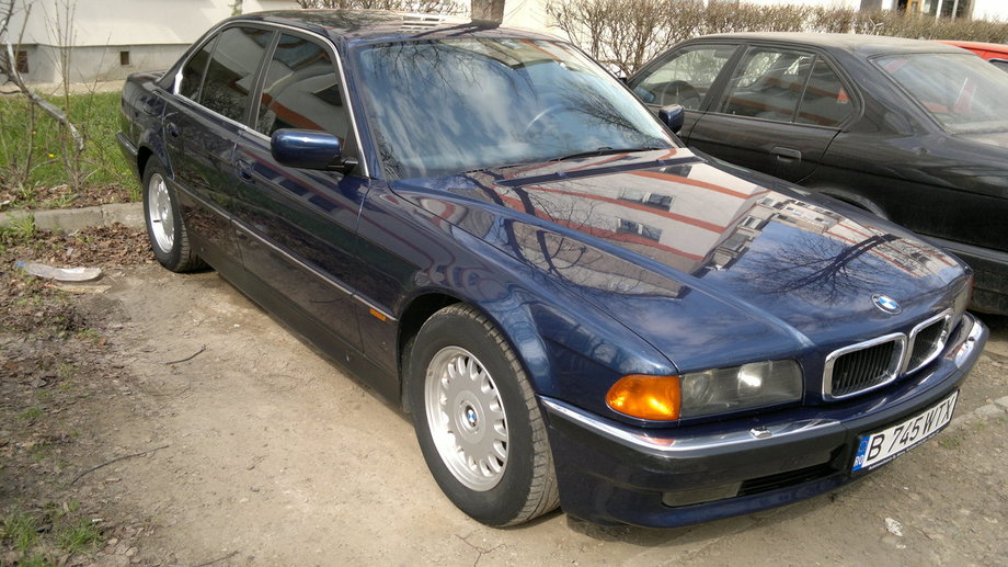 BMW 740 E38