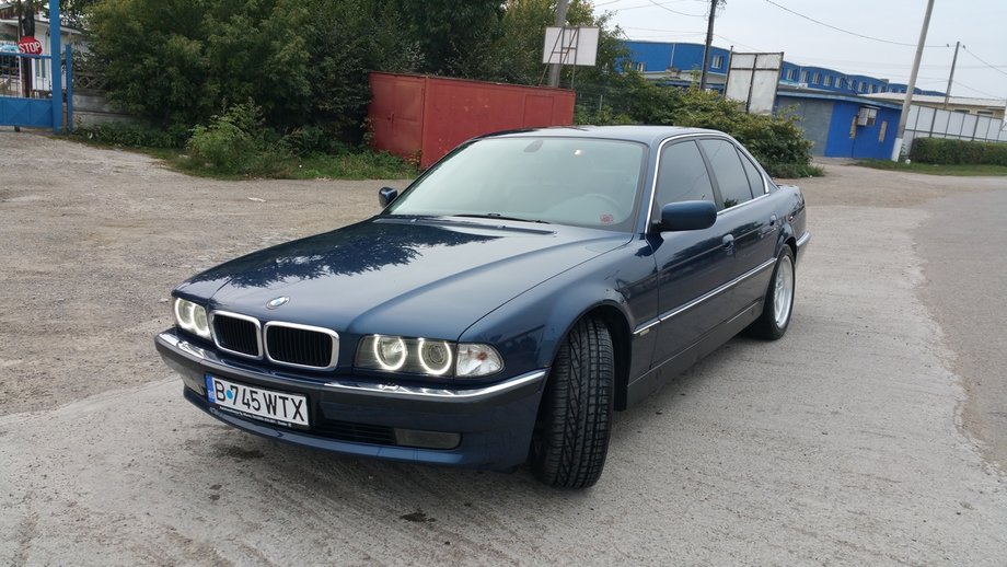 BMW 740 E38