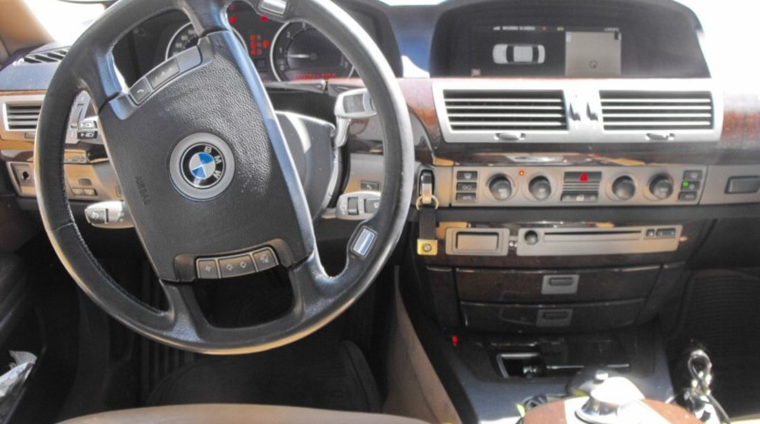 BMW 745 i 2004