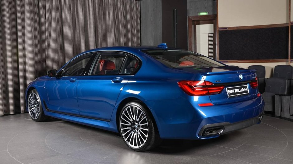 BMW 750Li xDrive in Avus Blue