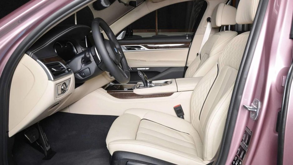 BMW 750Li xDrive in Rose Quartz