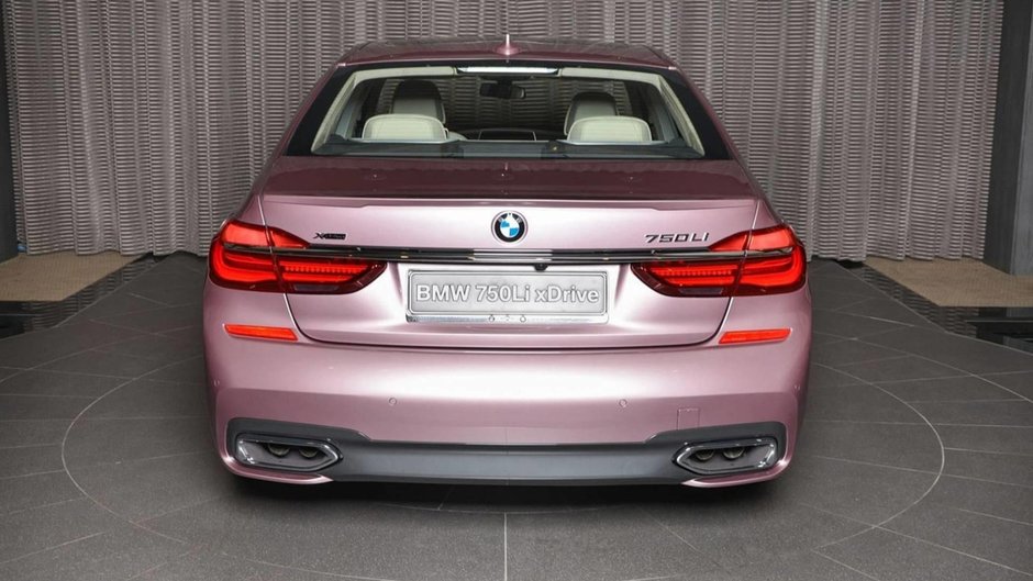 BMW 750Li xDrive in Rose Quartz