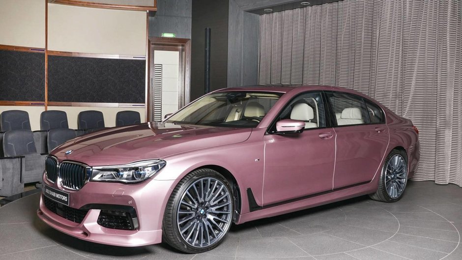 BMW 750Li xDrive in Rose Quartz