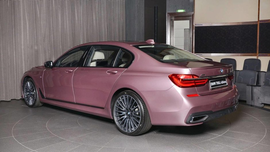 BMW 750Li xDrive in Rose Quartz