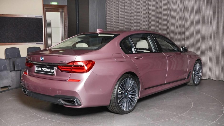 BMW 750Li xDrive in Rose Quartz