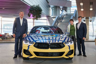 BMW 8 x Jeff Koons - Livrarea primelor exemplare