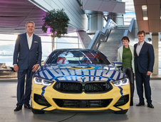 BMW 8 x Jeff Koons - Livrarea primelor exemplare