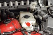 BMW 850CSi cu 16.787 kilometri la bord