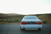 BMW 850CSi cu interior alb