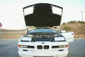 BMW 850CSi cu interior alb