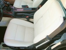 BMW 850CSi cu interior alb