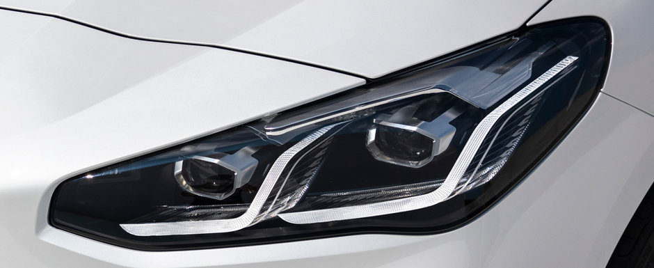 BMW a publicat acum toate pozele posibile si imposibile: noua masina a bavarezilor are motoare in trei cilindri si sisteme de tractiune fata. Cat costa in Romania BMW a publicat acum toate pozele posibile si imposibile: noua masina a bavarezilor are motoare in trei cilindri si sisteme de tractiune fata. Cat costa in Romania