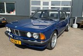 BMW E23 cu motor V8