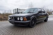 BMW E23 cu motor V8