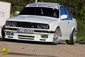 BMW E30 by Pista