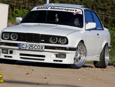 BMW E30 by Pista