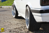 BMW E30 by Pista