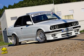 BMW E30 by Pista