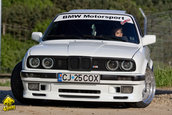 BMW E30 by Pista