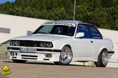 BMW E30 by Pista