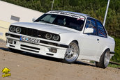 BMW E30 by Pista