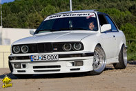 BMW E30 by Pista