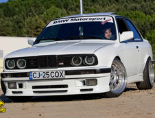 BMW E30 by Pista