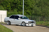 BMW E30 by Pista