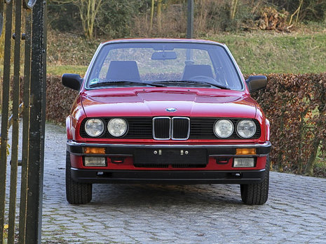 BMW E30 cu 247 km la bord