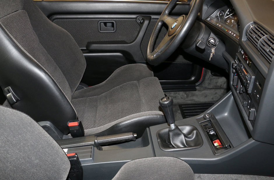 BMW E30 cu 260 km la bord