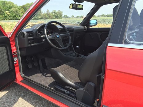 BMW E30 cu 285 km la bord