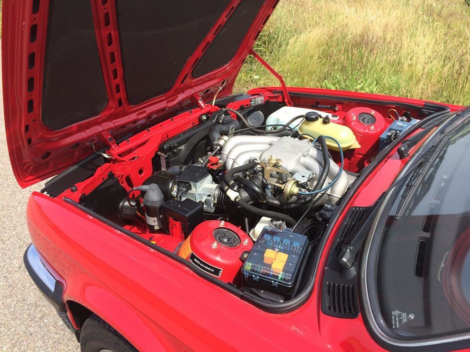 BMW E30 cu 285 km la bord