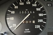 BMW E30 cu 285 km la bord