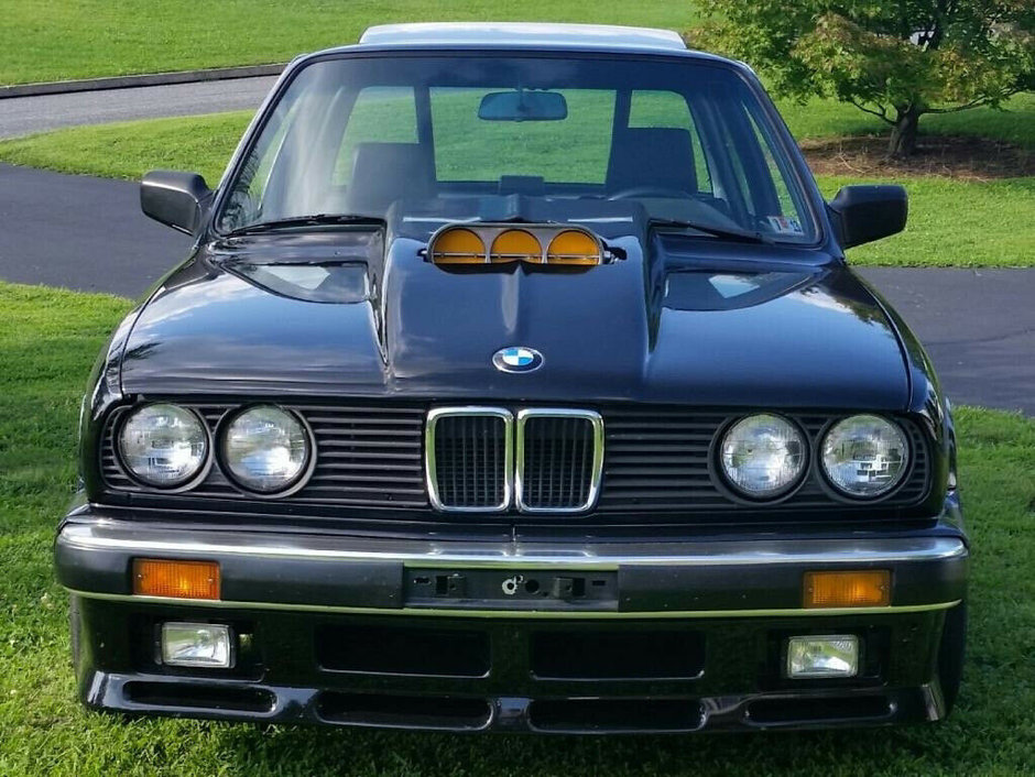 BMW E30 cu motor de 5.7 litri