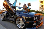 BMW E30 cu motor de M3 si lambo doors