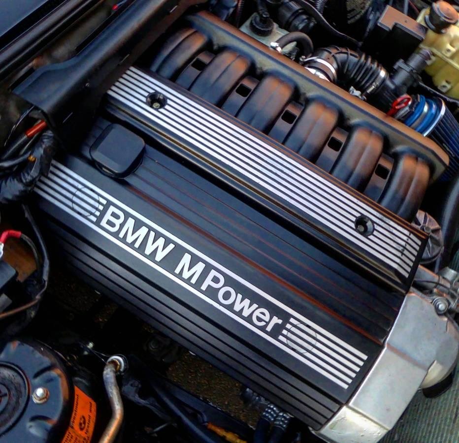 BMW E30 cu motor de M3 si lambo doors
