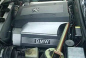 BMW E30 cu motor V8