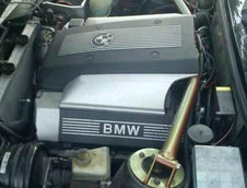 BMW E30 cu motor V8