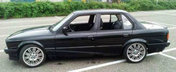 Un altfel de tuning: BMW E30 cu motor V8